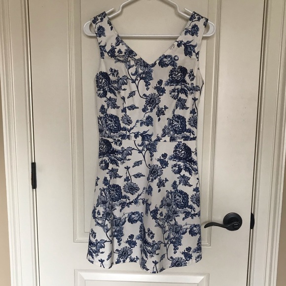 White dress - Picture 1 of 5